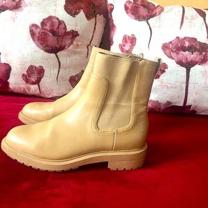 Boot size 8,5